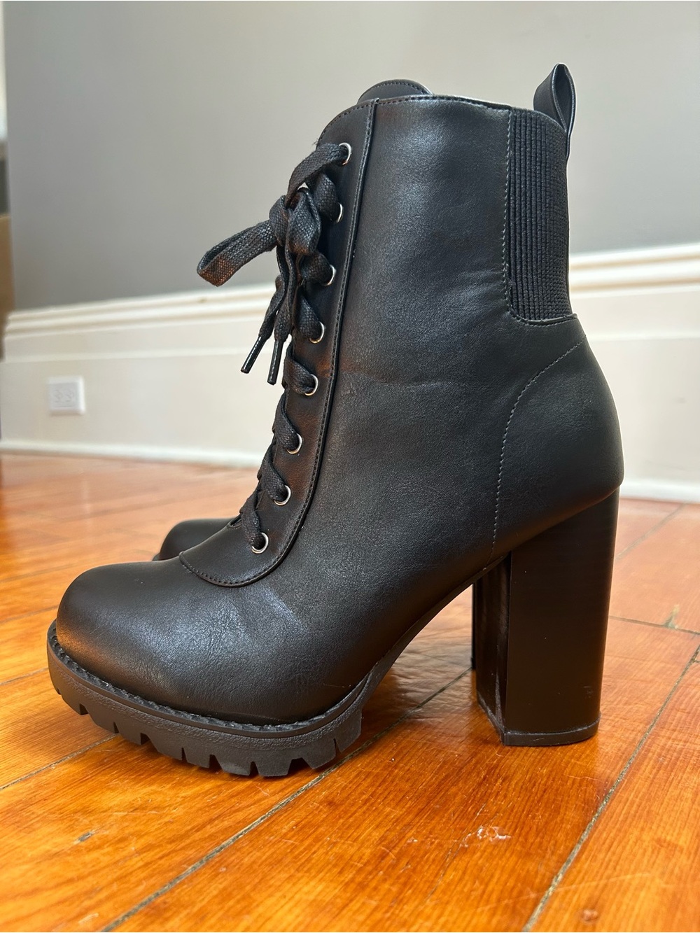 Fashion Nova Black Heeled Boots Size: 7.5